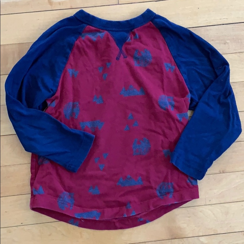 Hanna Andersson maroon and navy shirt